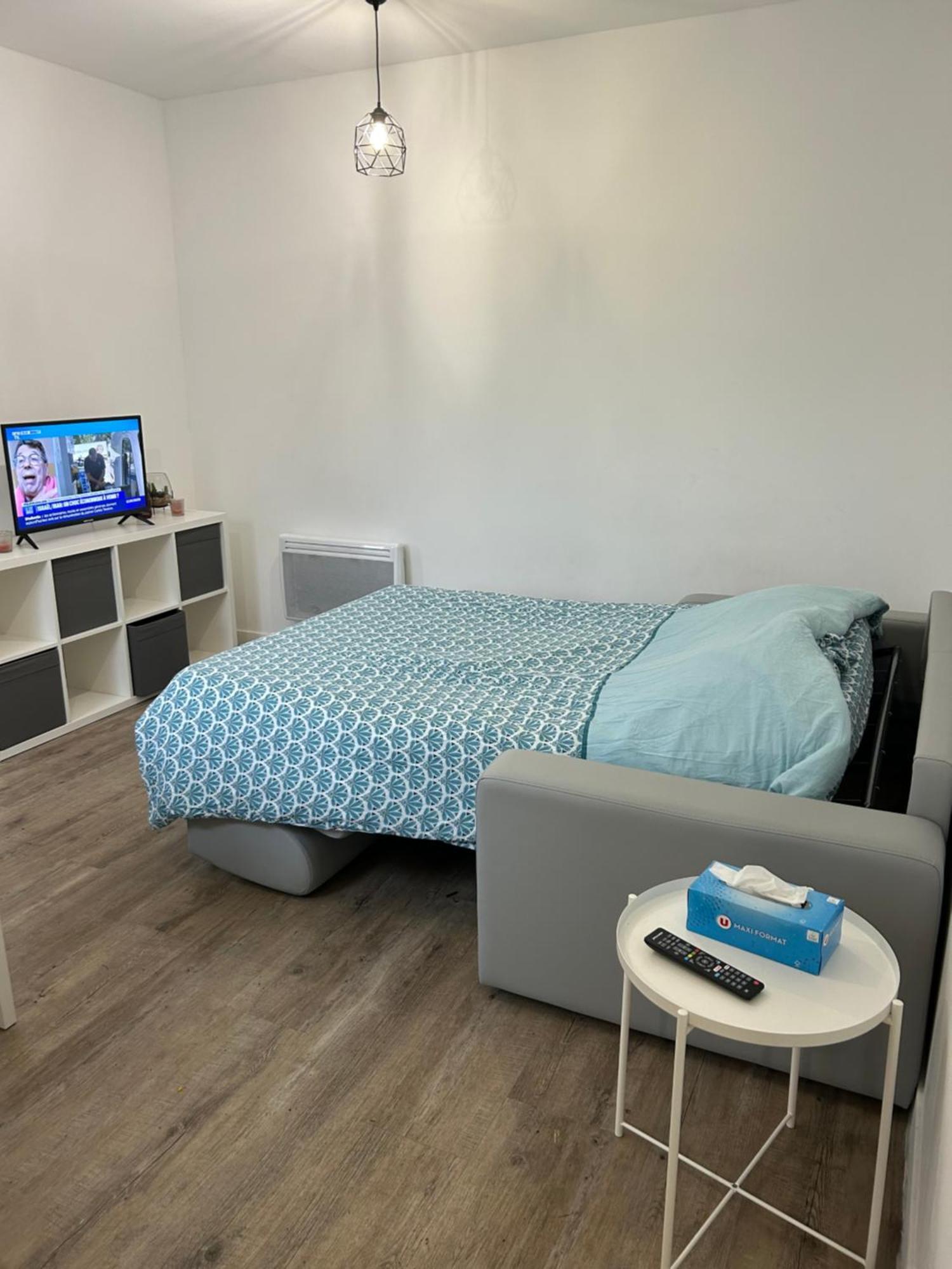 Superbe Studio Meuble Avec Parking Maubeuge Exterior foto